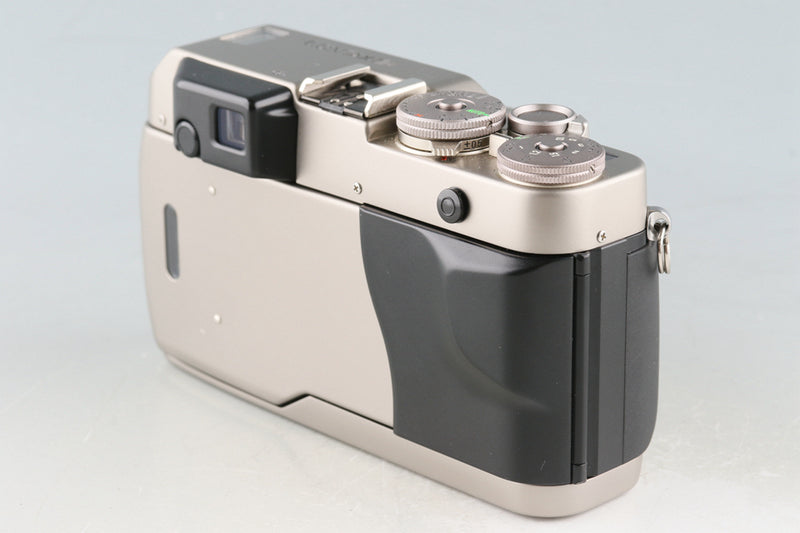 Contax G1 + Carl Zeiss Planar T* 35mm F/2 Lens #53198D4