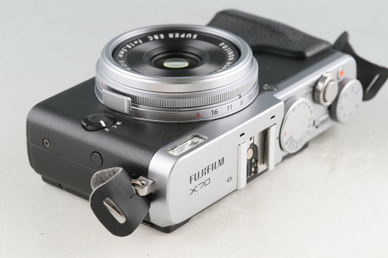 Fujifilm X70 Digital Camera + WCL-X70 #55300F1