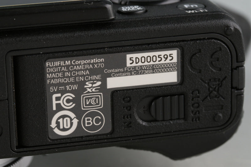 Fujifilm X70 Digital Camera + WCL-X70 #55300F1