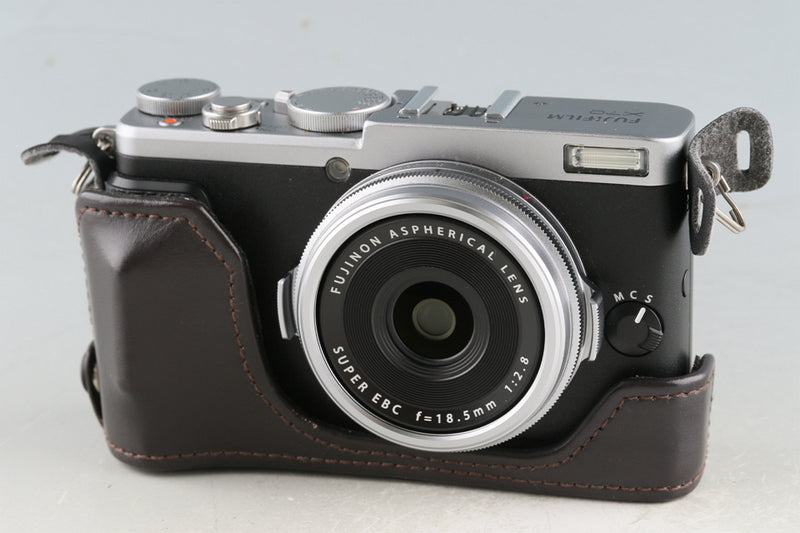 Fujifilm X70 Digital Camera + WCL-X70 #55300F1