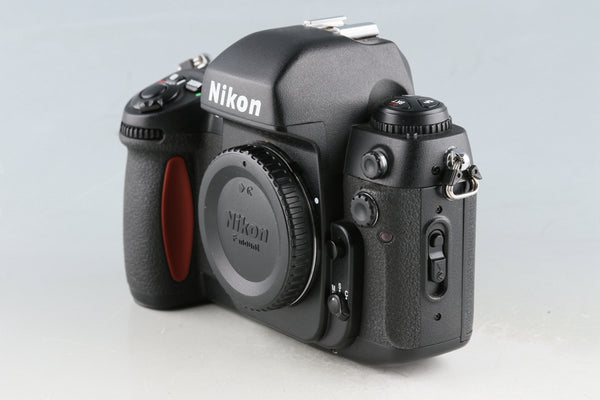 Nikon F100 35mm SLR Film Camera #56217E4