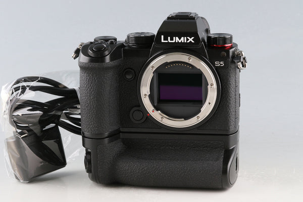 Panasonic Lumix DC-S5 + DMW-BGS5 #60757E3