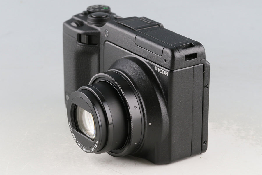 RICOH GXR P10レンズセット　充電器・取説付き　ジャンク RICOH GXR P10レンズセット 充電器・取説付き ジャンク RICOH