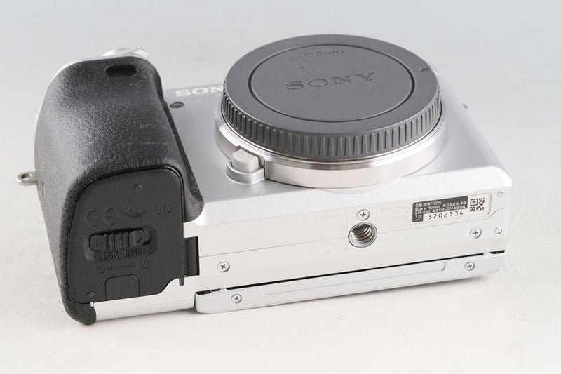 Sony α6400 Mirrorless Digital Camera *Japanese Version Only