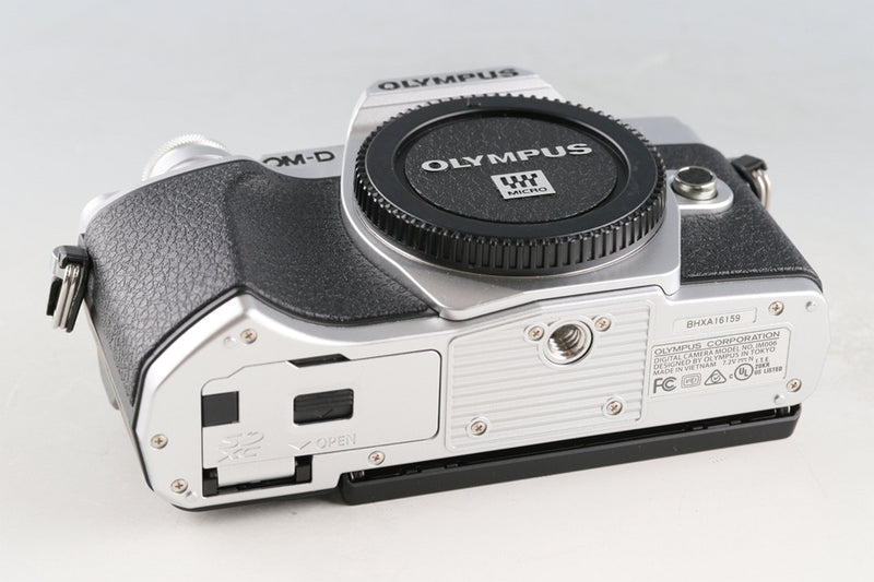 オリンパスOM−D E−M10 14−42mmレンズ、40−150mm Wレンズ オリンパスOM−D E−M10 14−42mmレンズ、40−150mm Wレンズ