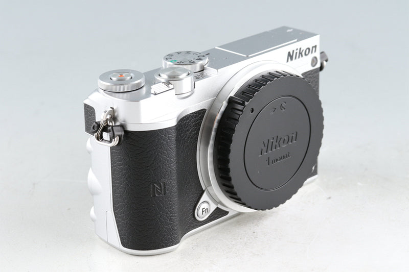 Nikon 1 J5 デジタルカメラ　レンズ30-110mm f/3.8-5.6