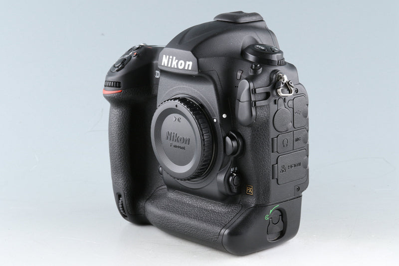 Nikon D5 XQD-Type Digital SLR Camera With Box *Sutter Count:51600 #45256L5
